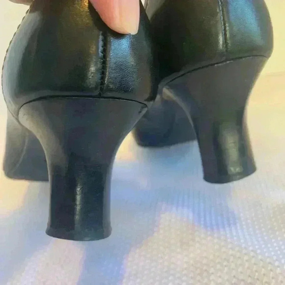 Anne Klein Black Heels - Picture 6 of 14